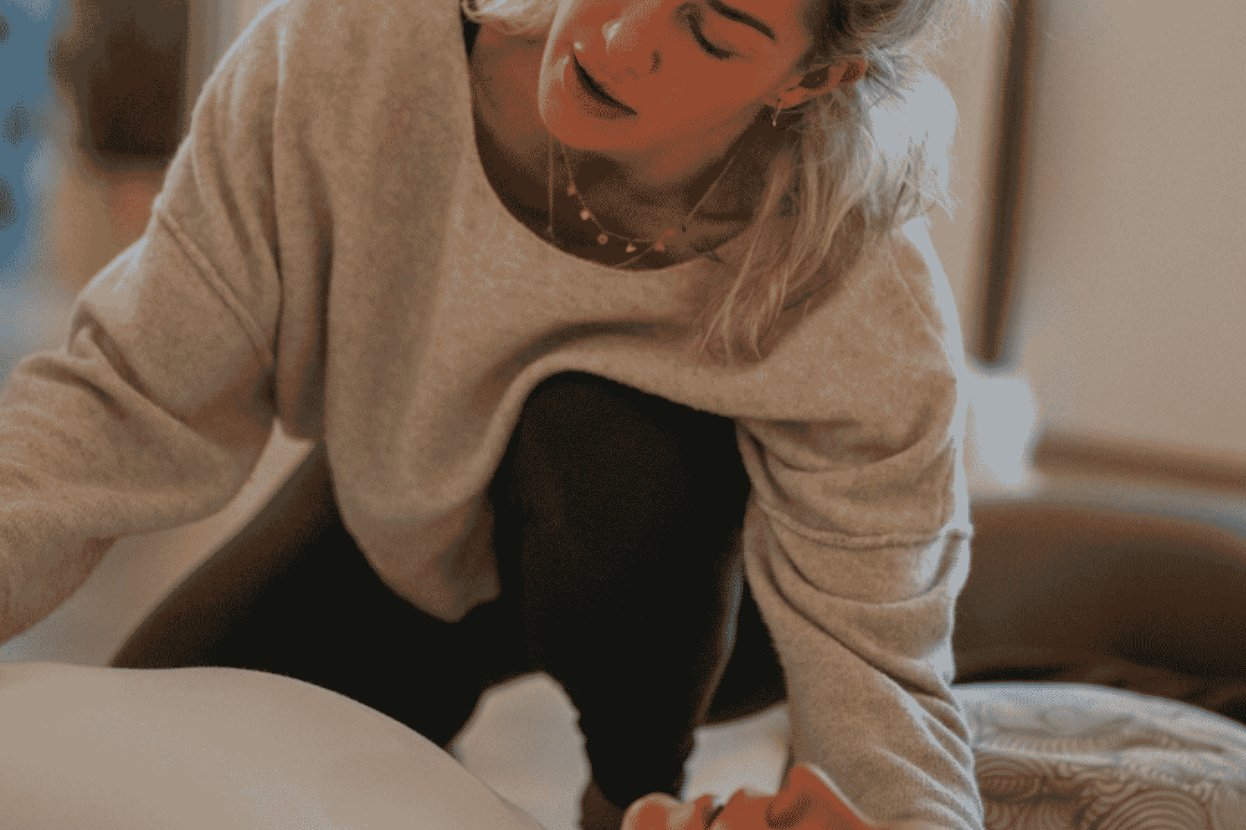 Dominique Scharax in einer 1:1 Breathwork-Session mit einer Klientin